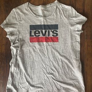 Women’s Levi’s tshirt